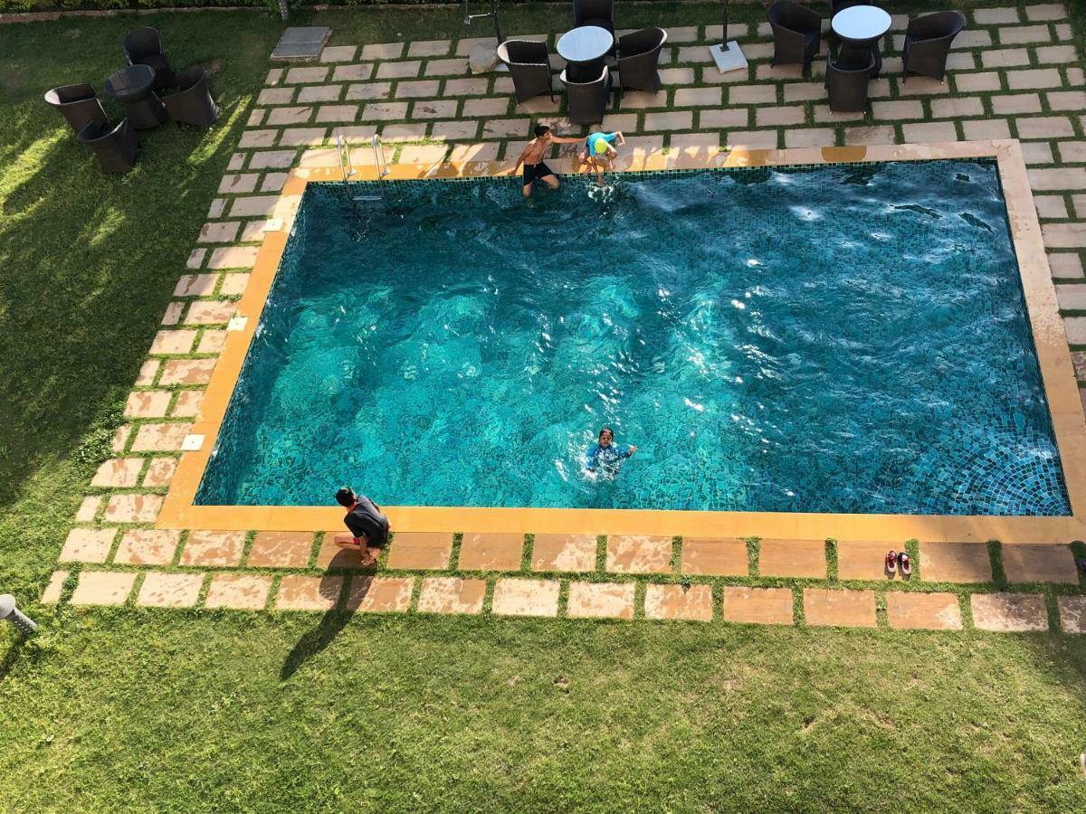 Alokik Resort- Pure Veg Manāli Kültér fotó