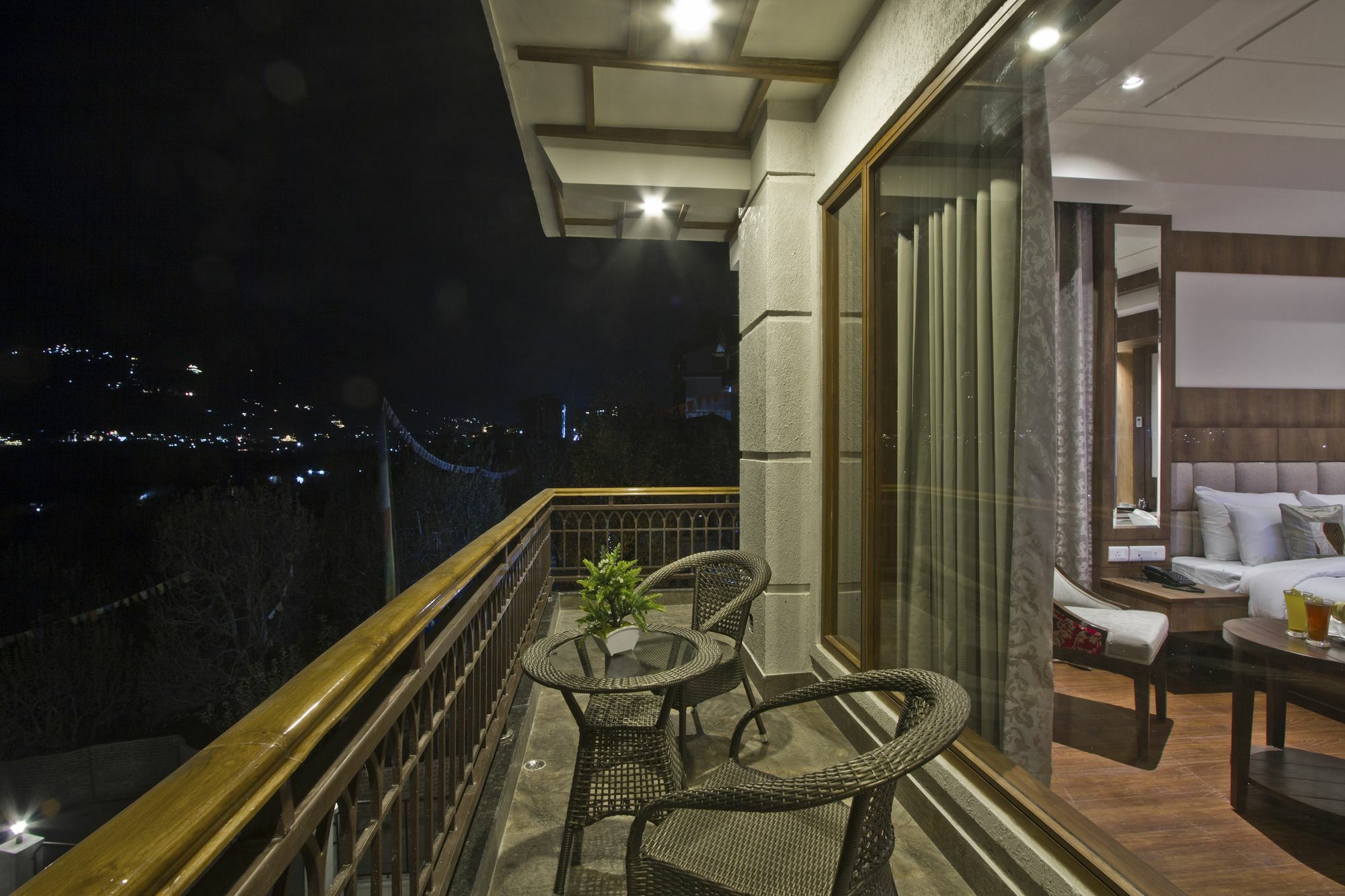 Alokik Resort- Pure Veg Manāli Kültér fotó